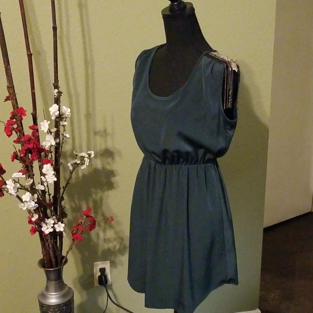 ❤Green mini dress with chain detail